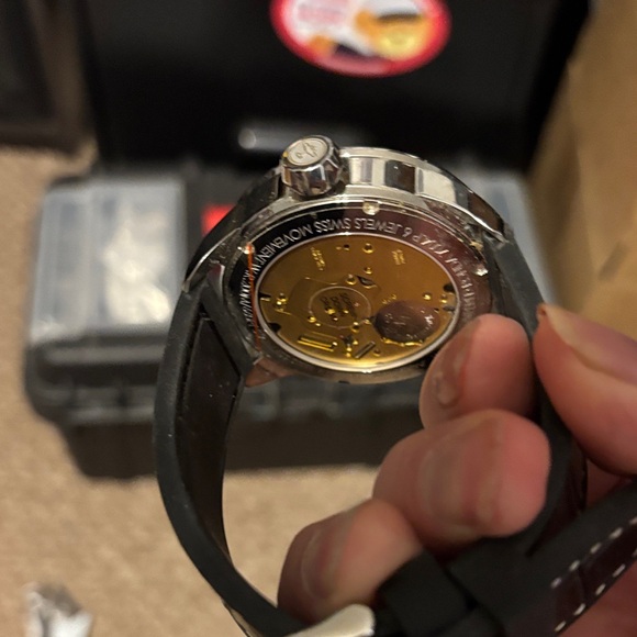 Elegant Black and Silver Men's Watch - Picture 2 of 2